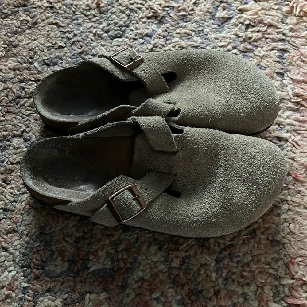Birkenstock boston clog in taupe. Size 37.